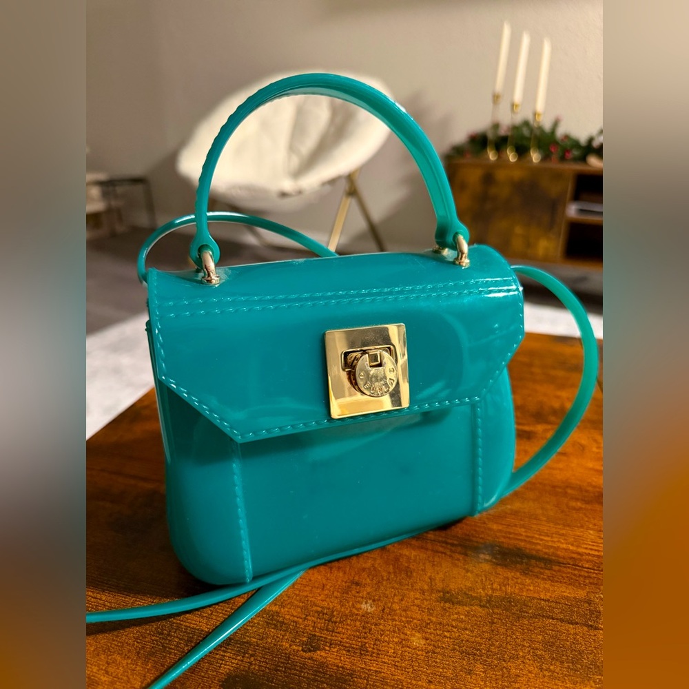 Furla Shoulder Bag
Candy Bag
Very good condition
Blue Rubber
Gold-Tone Hardware